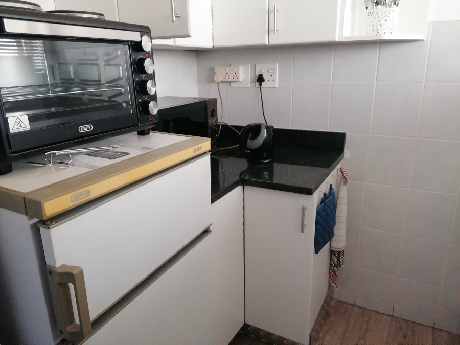 To Let 1 Bedroom Property for Rent in Humewood Eastern Cape